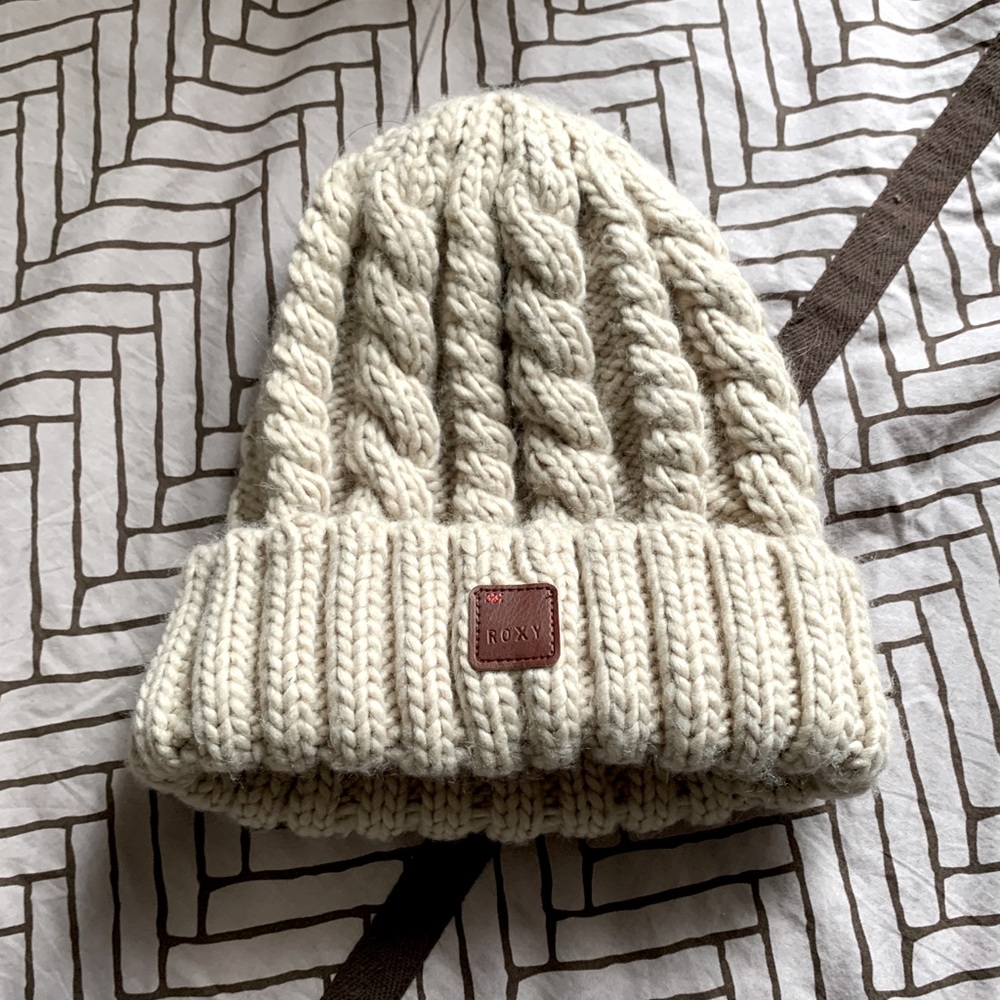 NWOT - Roxy Toque - Picture 3 of 5